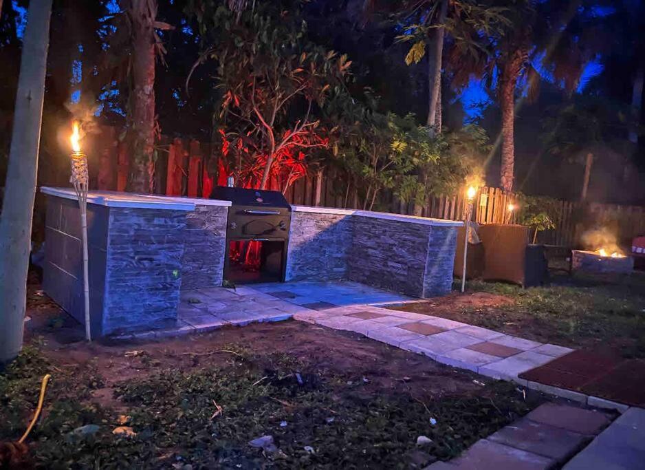 Poolside Cocoa Oasis W/ Tiki Bar! Frontenac Exterior foto